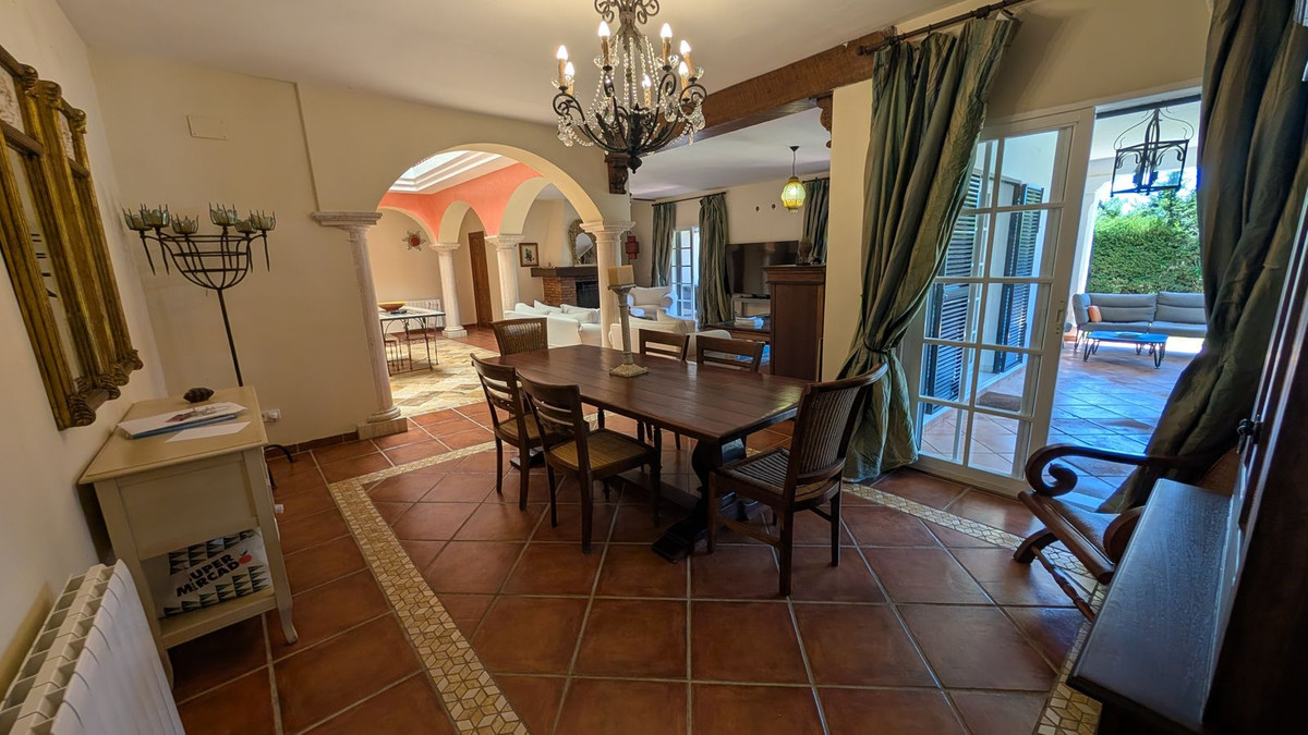 Se vende Villa - Chalet de 6 dormitorios en Costa Del Sol, Cadiz, España