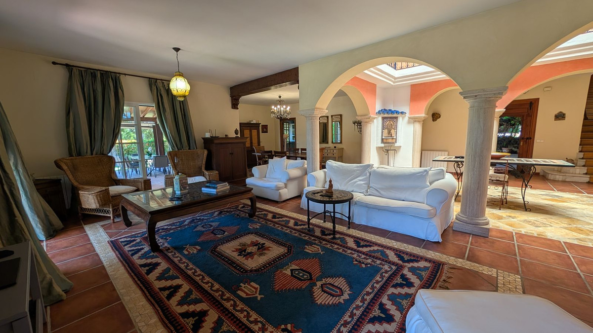 Se vende Villa - Chalet de 6 dormitorios en Costa Del Sol, Cadiz, España