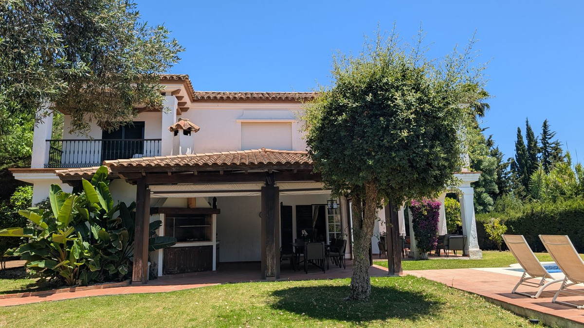 Se vende Villa - Chalet de 6 dormitorios en Costa Del Sol, Cadiz, España