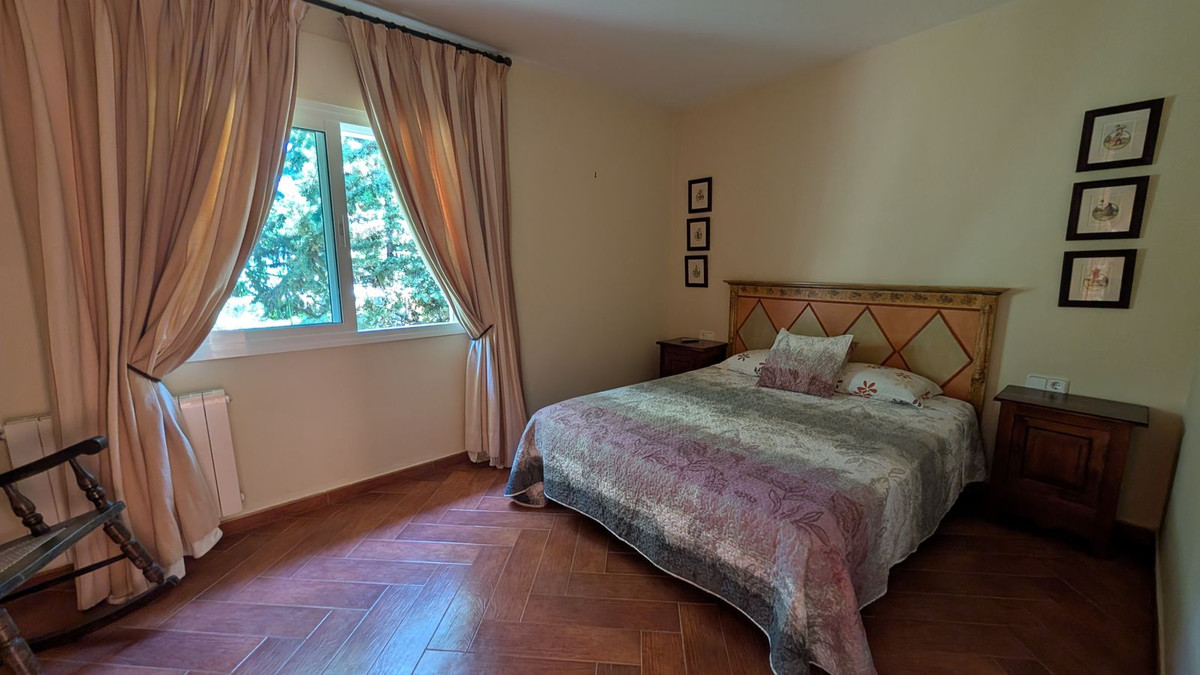 Se vende Villa - Chalet de 6 dormitorios en Costa Del Sol, Cadiz, España