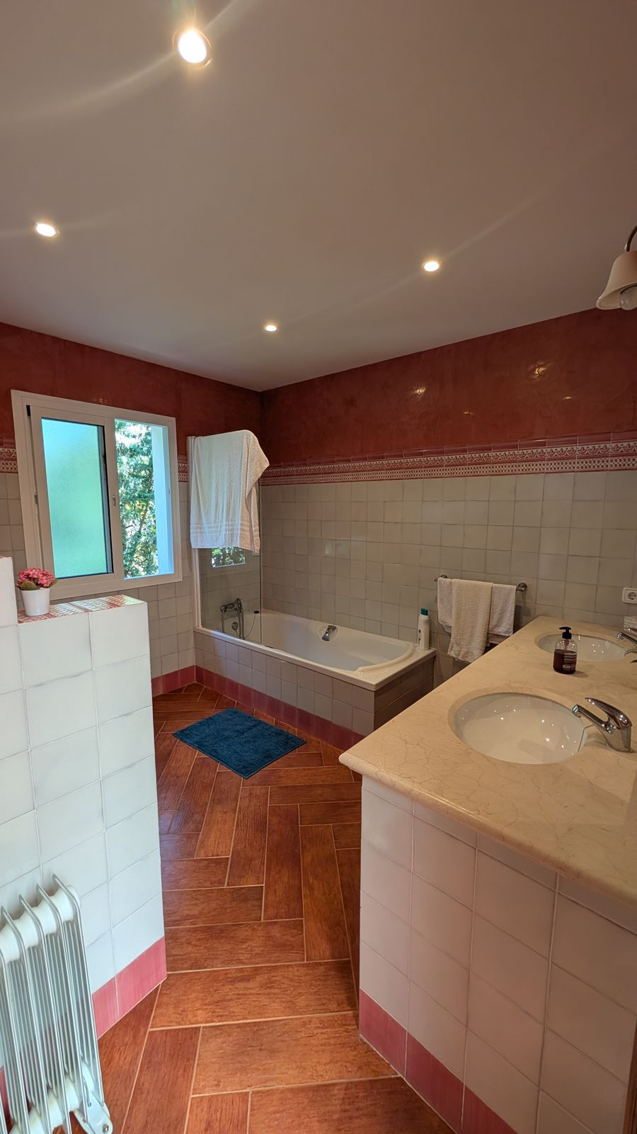 Se vende Villa - Chalet de 6 dormitorios en Costa Del Sol, Cadiz, España