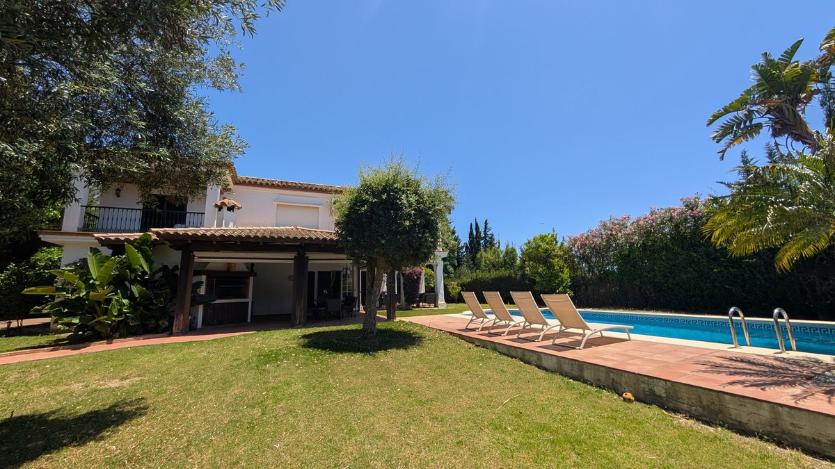 Se vende Villa - Chalet de 6 dormitorios en Costa Del Sol, Cadiz, España
