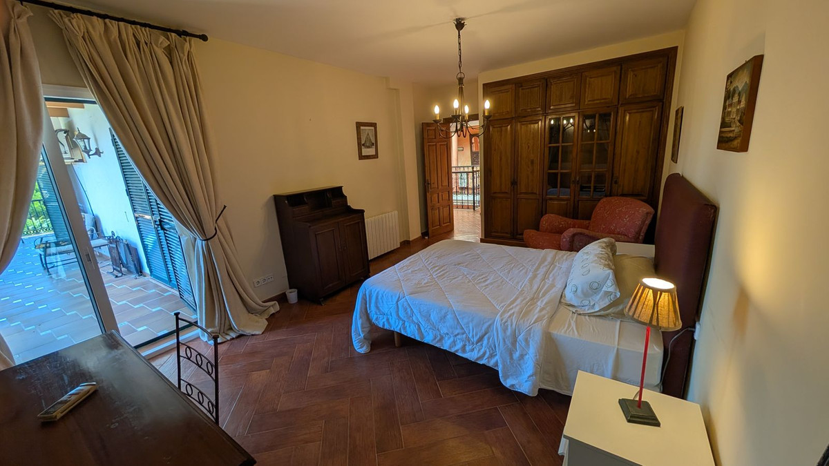 Se vende Villa - Chalet de 6 dormitorios en Costa Del Sol, Cadiz, España