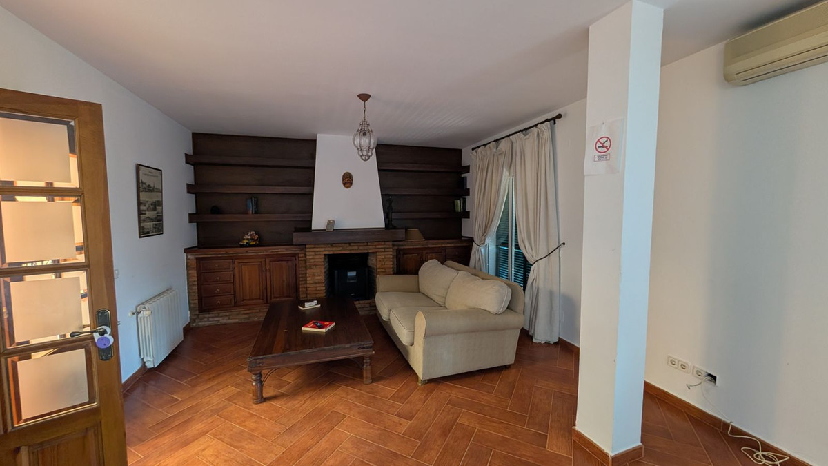 Se vende Villa - Chalet de 6 dormitorios en Costa Del Sol, Cadiz, España
