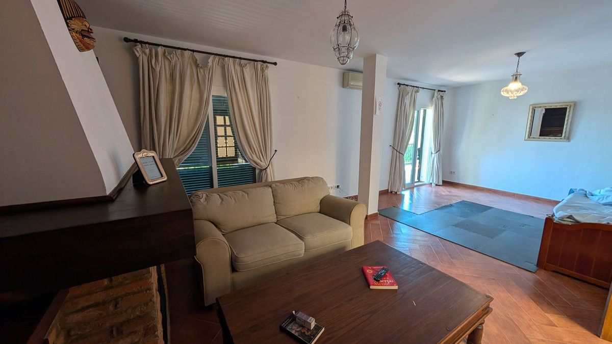 Se vende Villa - Chalet de 6 dormitorios en Costa Del Sol, Cadiz, España