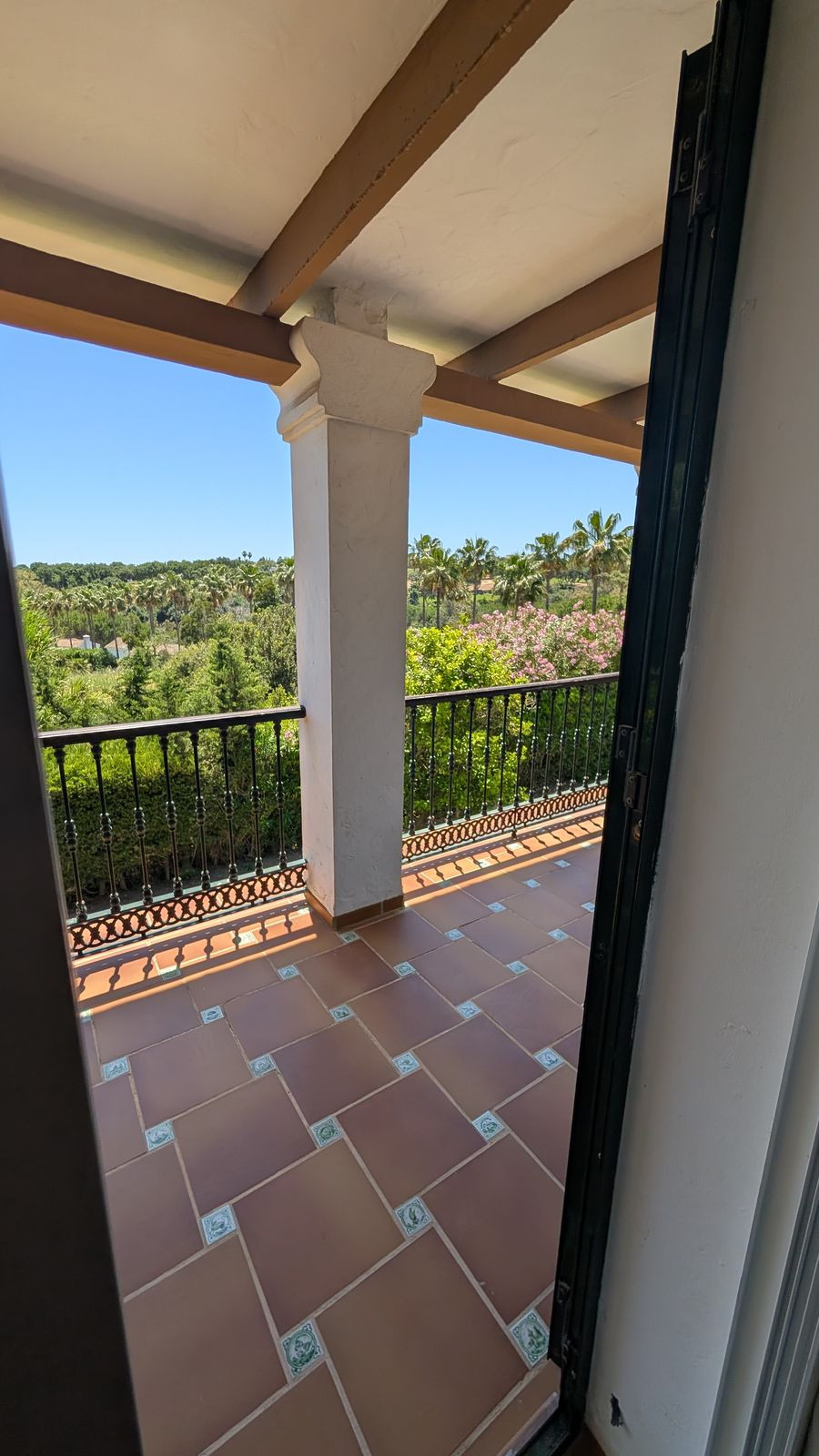 Se vende Villa - Chalet de 6 dormitorios en Costa Del Sol, Cadiz, España