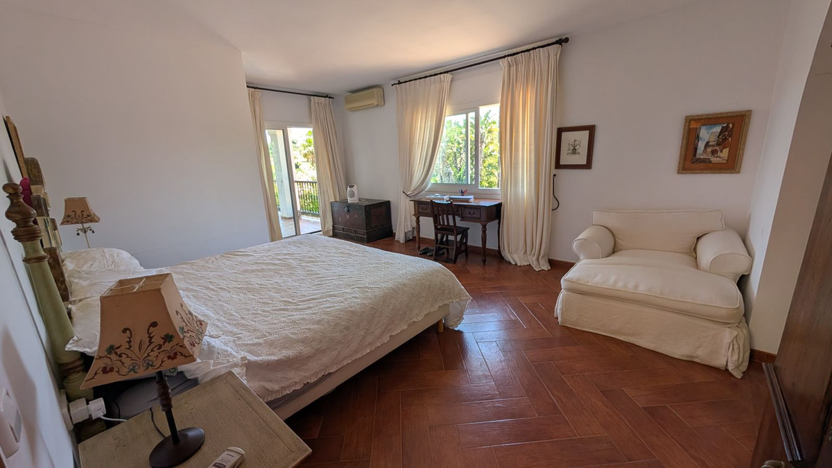 Se vende Villa - Chalet de 6 dormitorios en Costa Del Sol, Cadiz, España