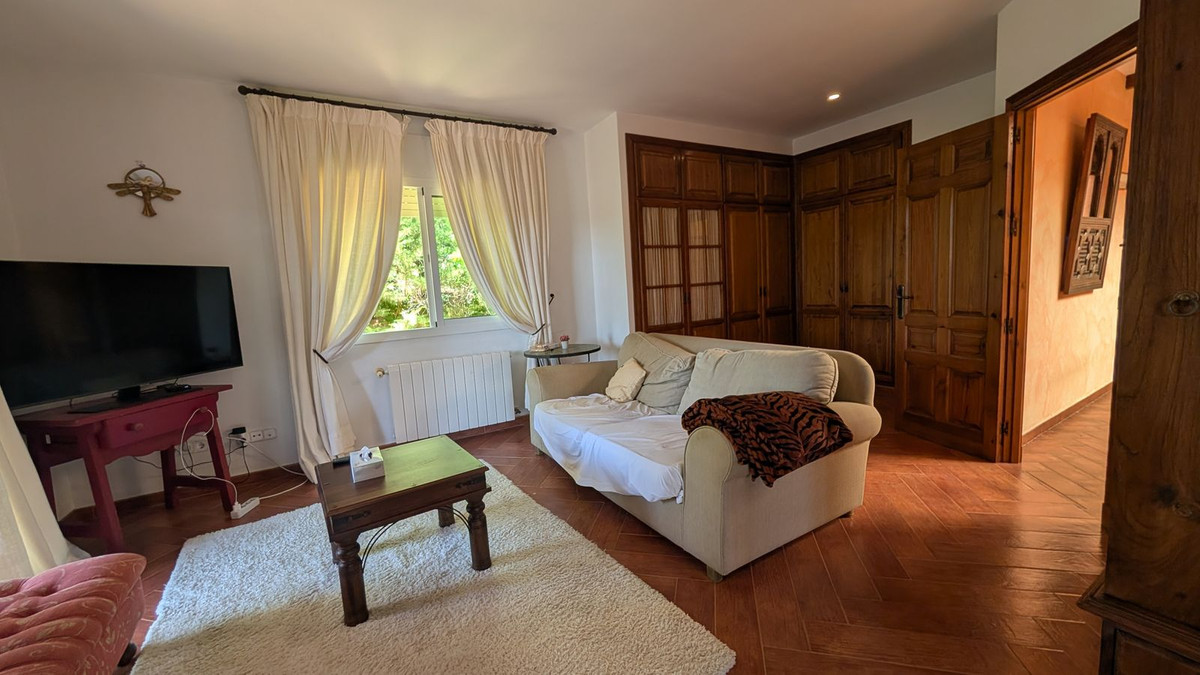 Se vende Villa - Chalet de 6 dormitorios en Costa Del Sol, Cadiz, España