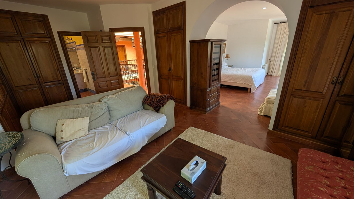 Se vende Villa - Chalet de 6 dormitorios en Costa Del Sol, Cadiz, España
