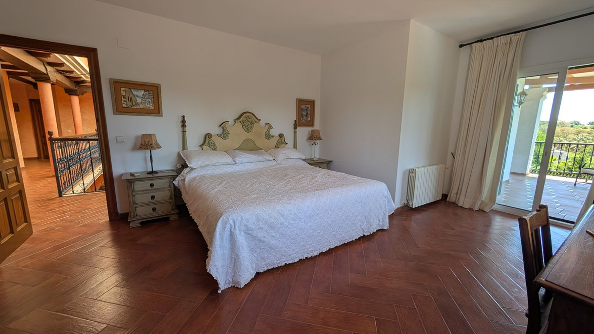 Se vende Villa - Chalet de 6 dormitorios en Costa Del Sol, Cadiz, España