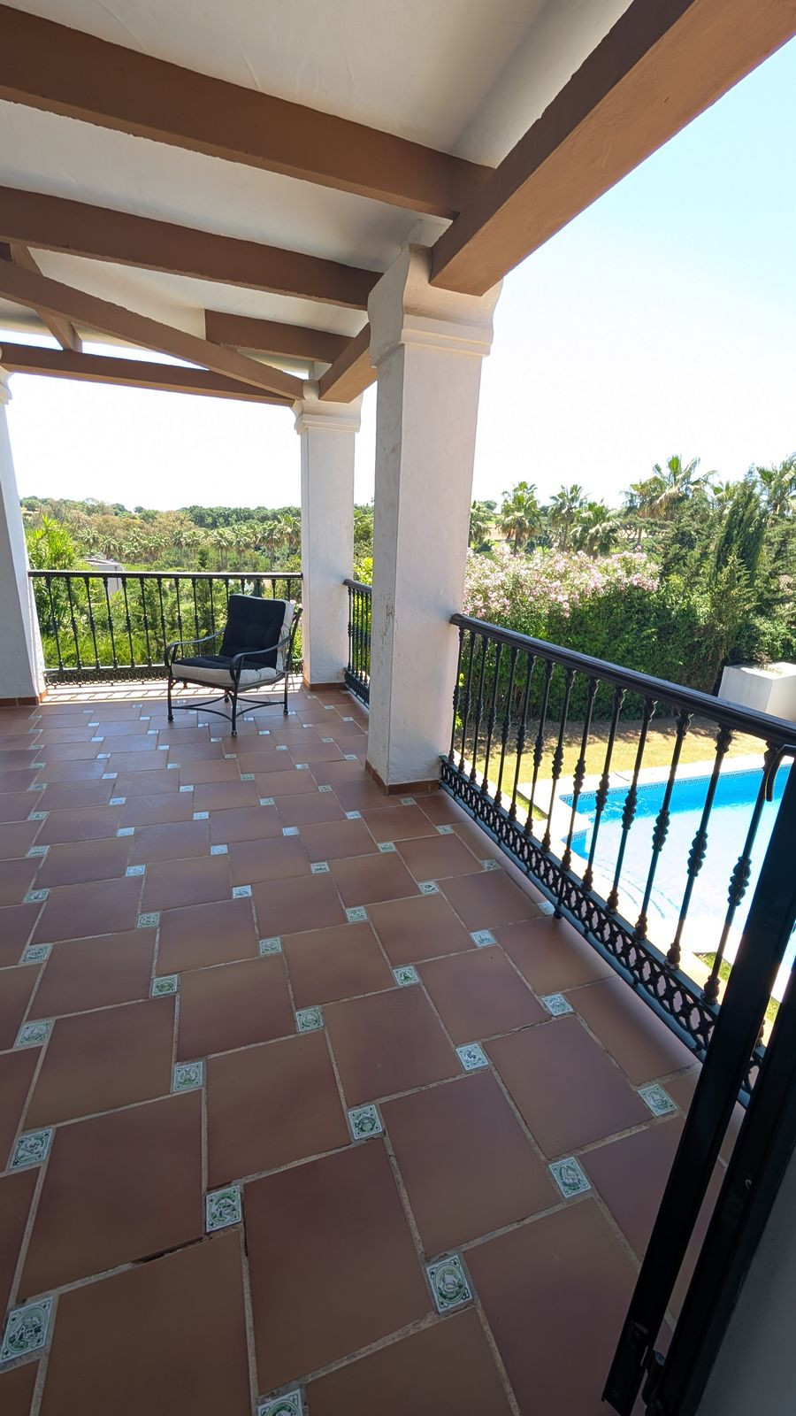 Se vende Villa - Chalet de 6 dormitorios en Costa Del Sol, Cadiz, España