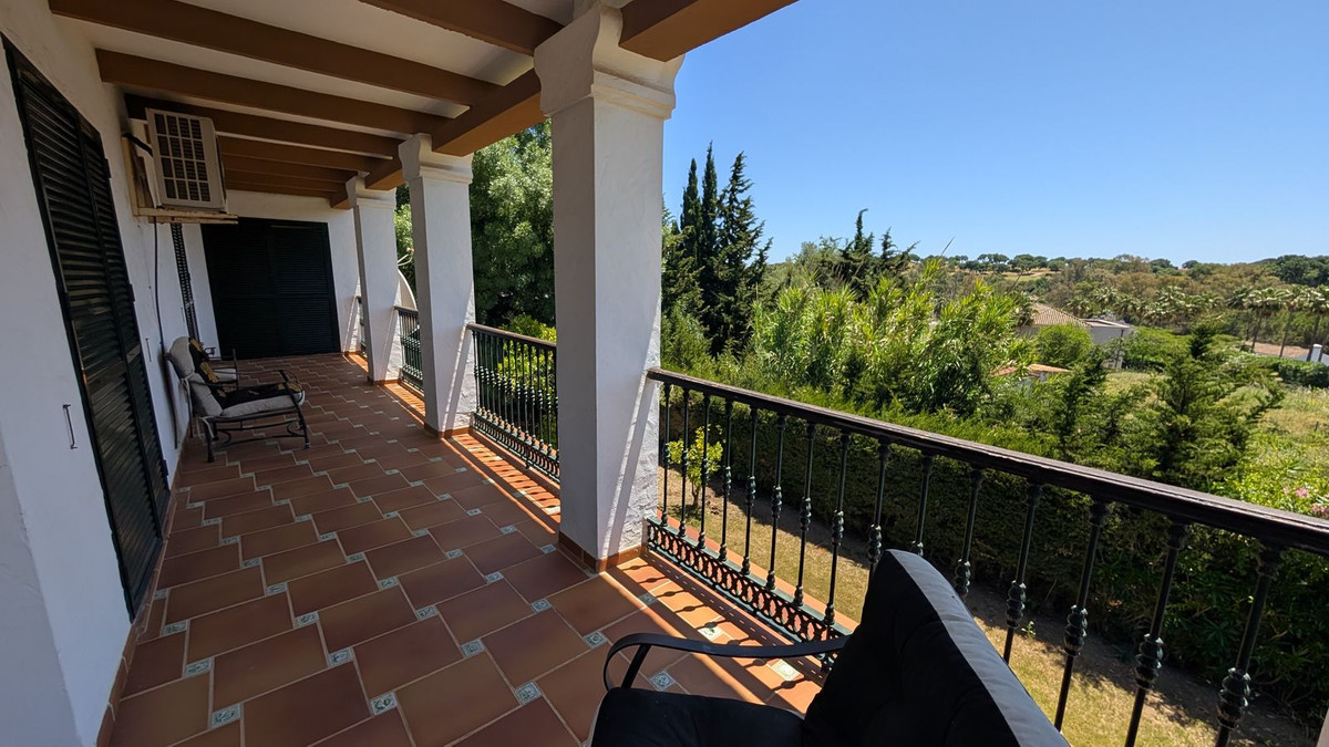 Se vende Villa - Chalet de 6 dormitorios en Costa Del Sol, Cadiz, España