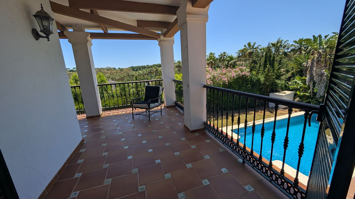 Se vende Villa - Chalet de 6 dormitorios en Costa Del Sol, Cadiz, España