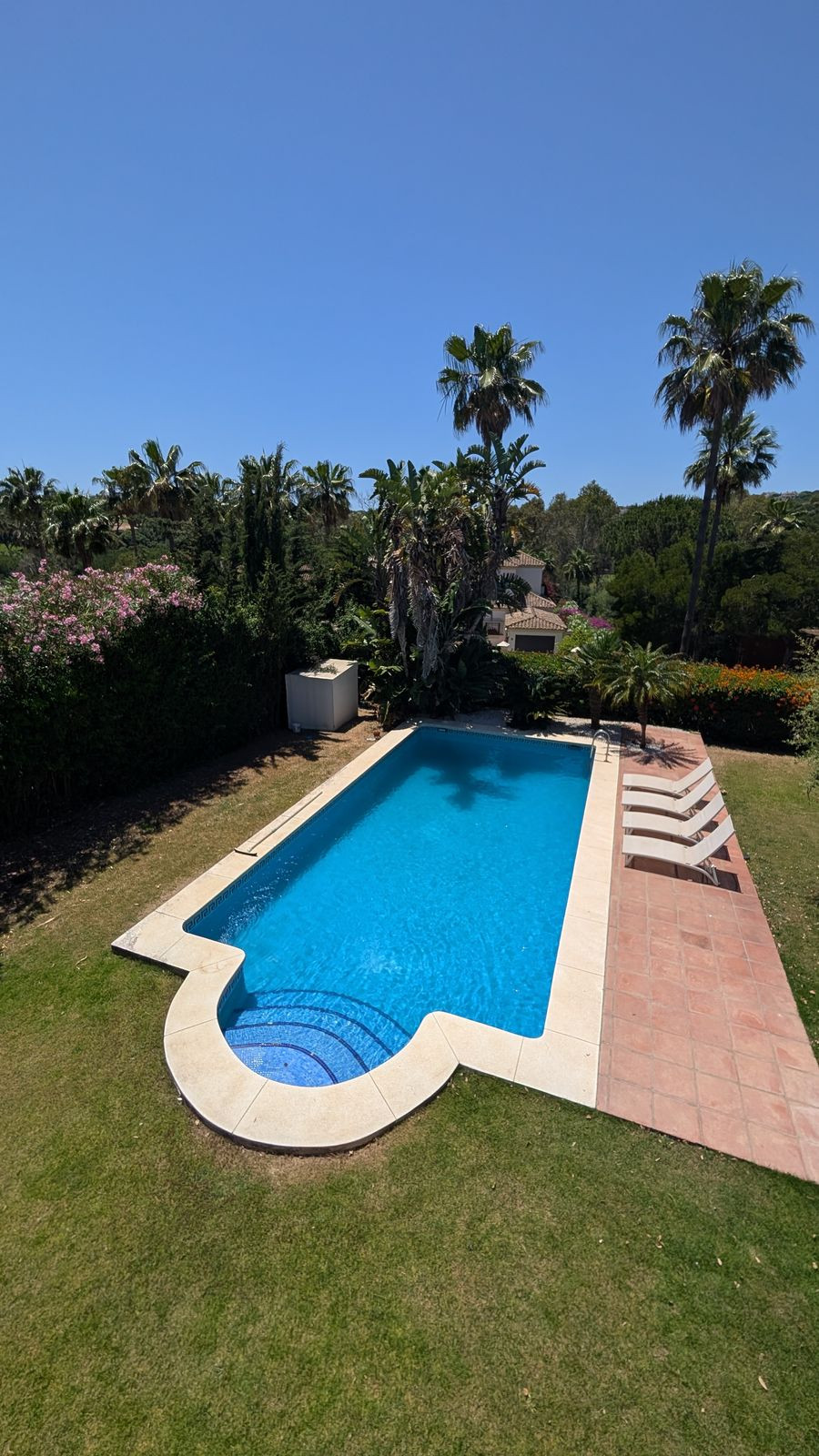 Se vende Villa - Chalet de 6 dormitorios en Costa Del Sol, Cadiz, España