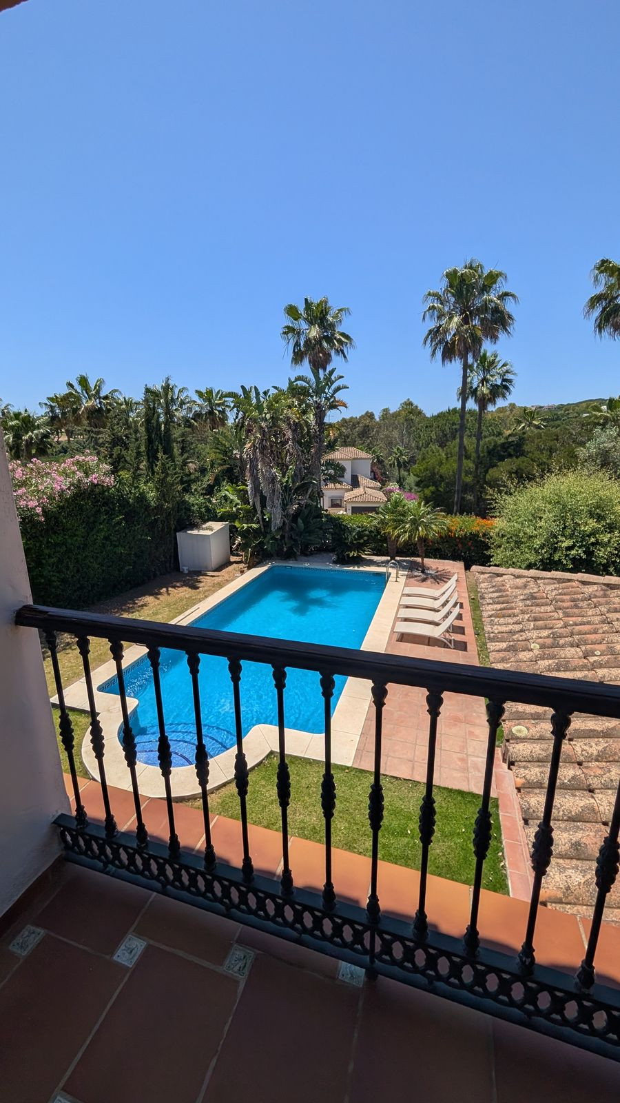 Se vende Villa - Chalet de 6 dormitorios en Costa Del Sol, Cadiz, España