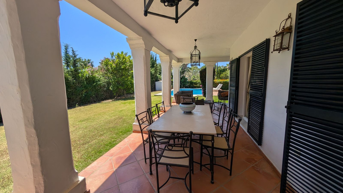 Se vende Villa - Chalet de 6 dormitorios en Costa Del Sol, Cadiz, España