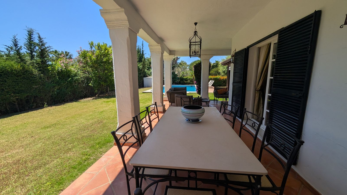 Se vende Villa - Chalet de 6 dormitorios en Costa Del Sol, Cadiz, España