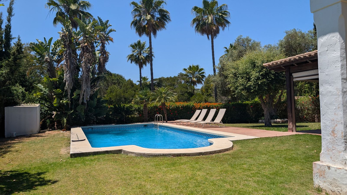 Se vende Villa - Chalet de 6 dormitorios en Costa Del Sol, Cadiz, España