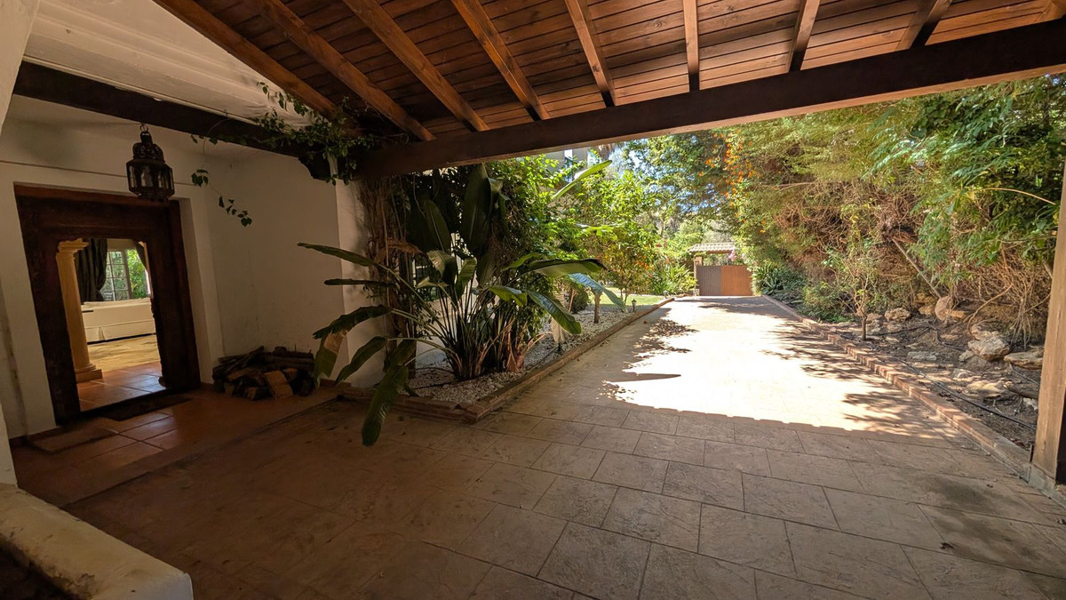 Se vende Villa - Chalet de 6 dormitorios en Costa Del Sol, Cadiz, España