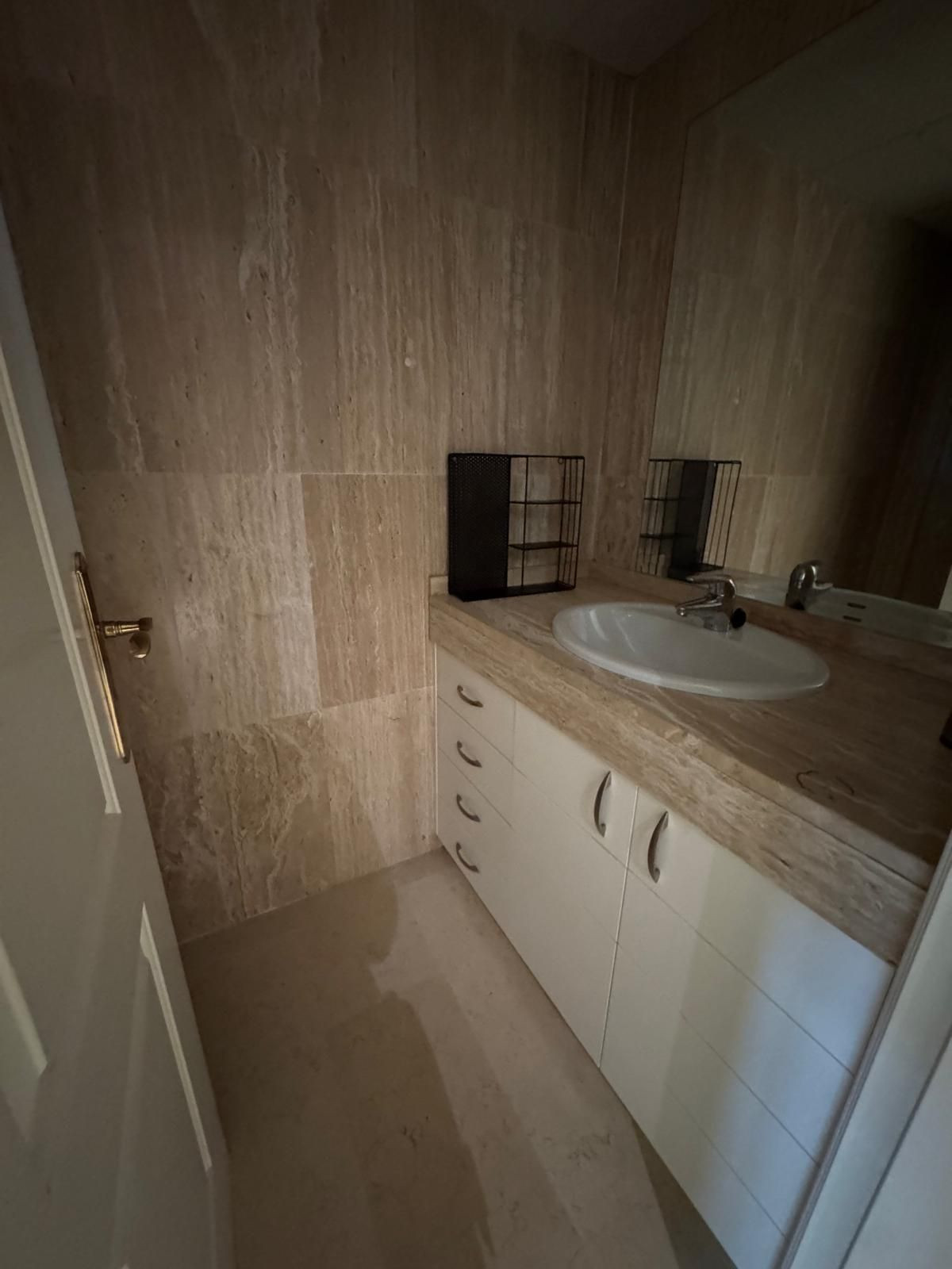 Se vende Apartamento Planta Baja de 3 dormitorios en Costa Del Sol, Málaga, España
