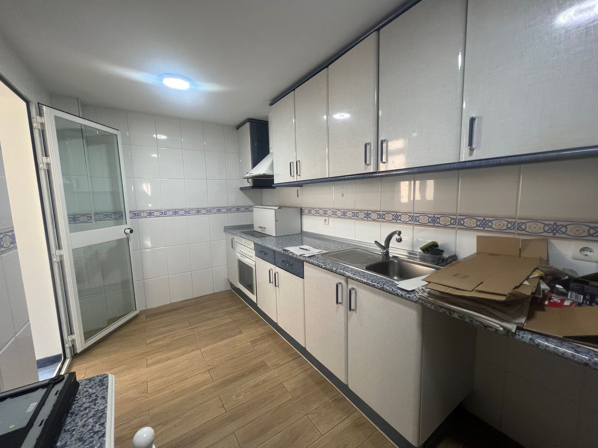 4 Bed Apartment for sale in Estepona Costa Del Sol, Málaga, Spain