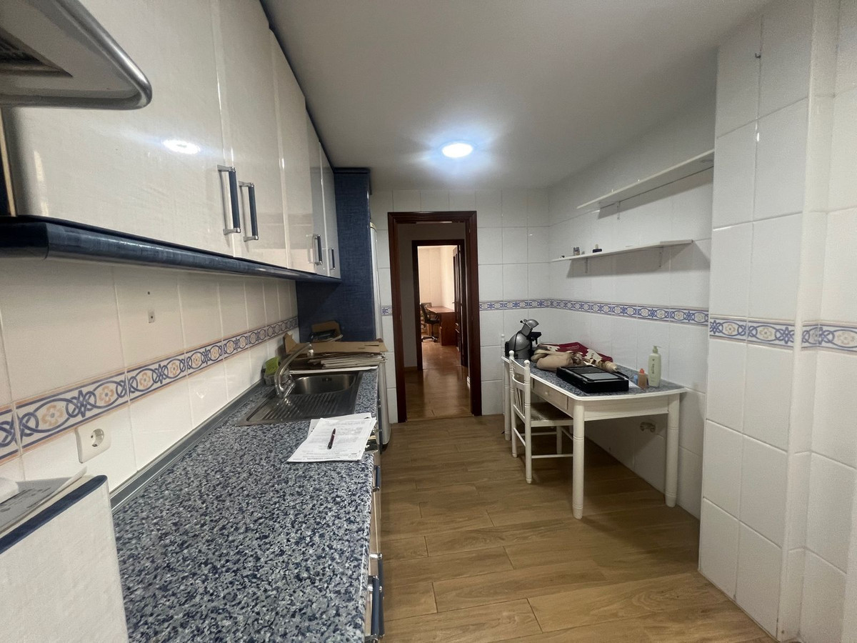 4 Bed Apartment for sale in Estepona Costa Del Sol, Málaga, Spain