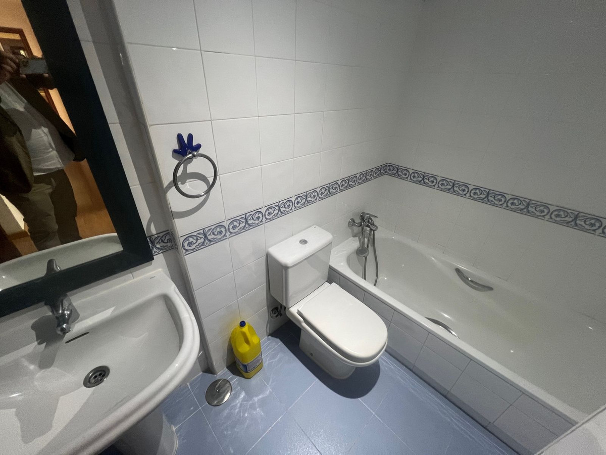4 Bed Apartment for sale in Estepona Costa Del Sol, Málaga, Spain