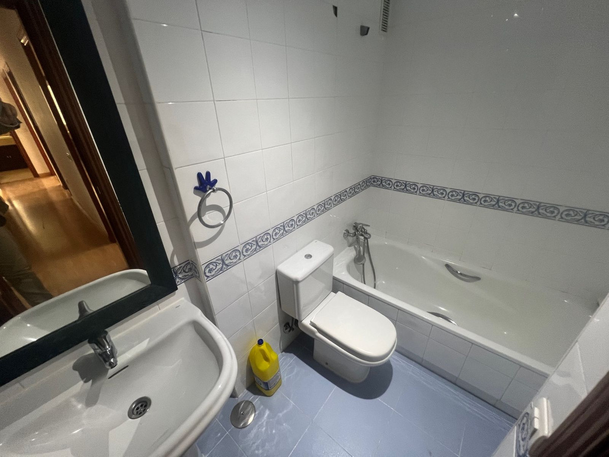 4 Bed Apartment for sale in Estepona Costa Del Sol, Málaga, Spain