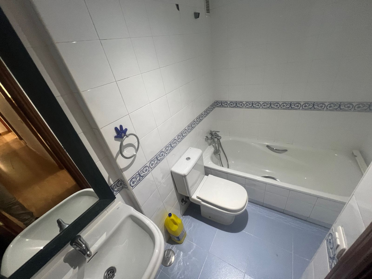 4 Bed Apartment for sale in Estepona Costa Del Sol, Málaga, Spain
