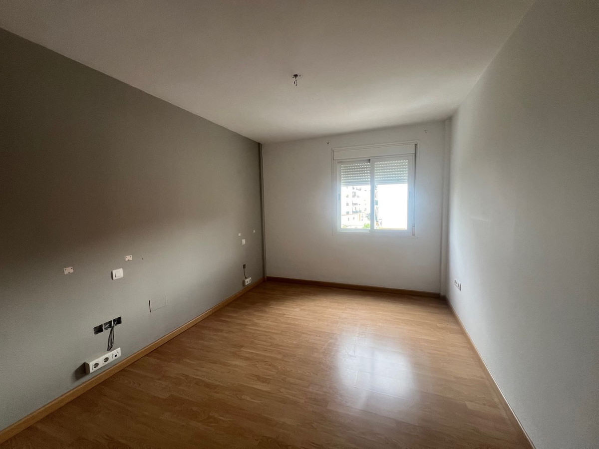 4 Bed Apartment for sale in Estepona Costa Del Sol, Málaga, Spain