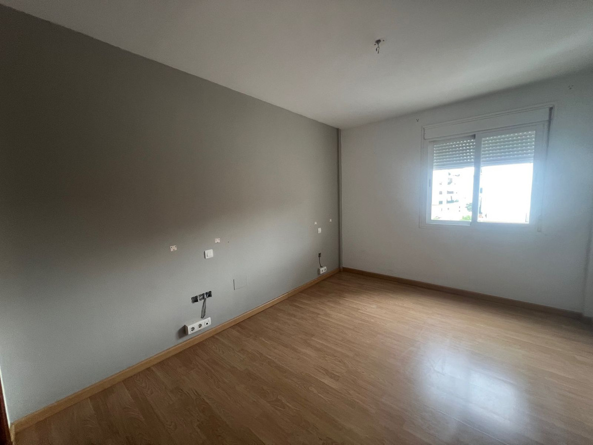 4 Bed Apartment for sale in Estepona Costa Del Sol, Málaga, Spain