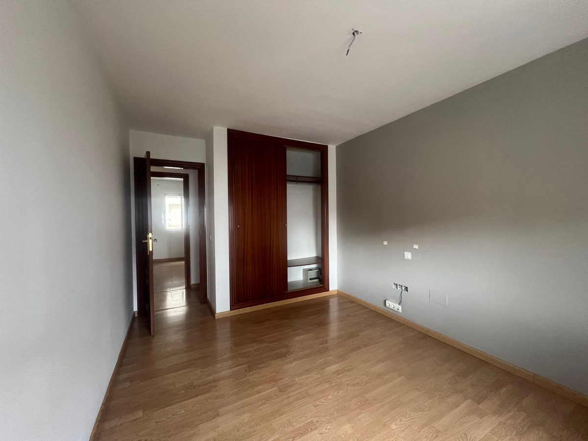 4 Bed Apartment for sale in Estepona Costa Del Sol, Málaga, Spain