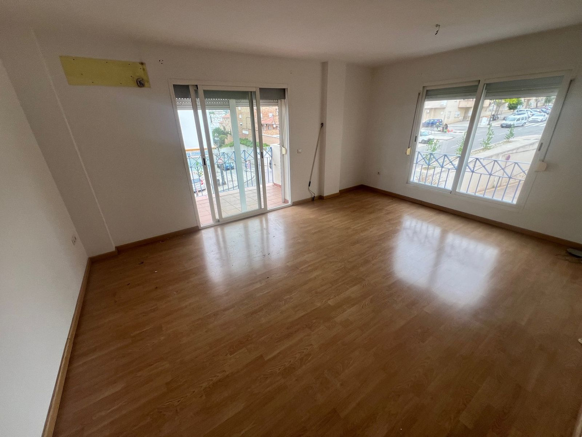 4 Bed Apartment for sale in Estepona Costa Del Sol, Málaga, Spain
