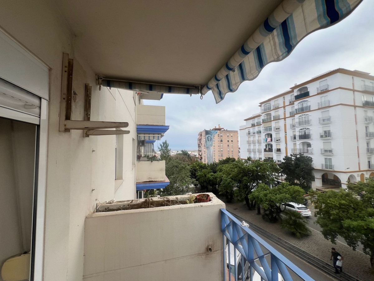 4 Bed Apartment for sale in Estepona Costa Del Sol, Málaga, Spain