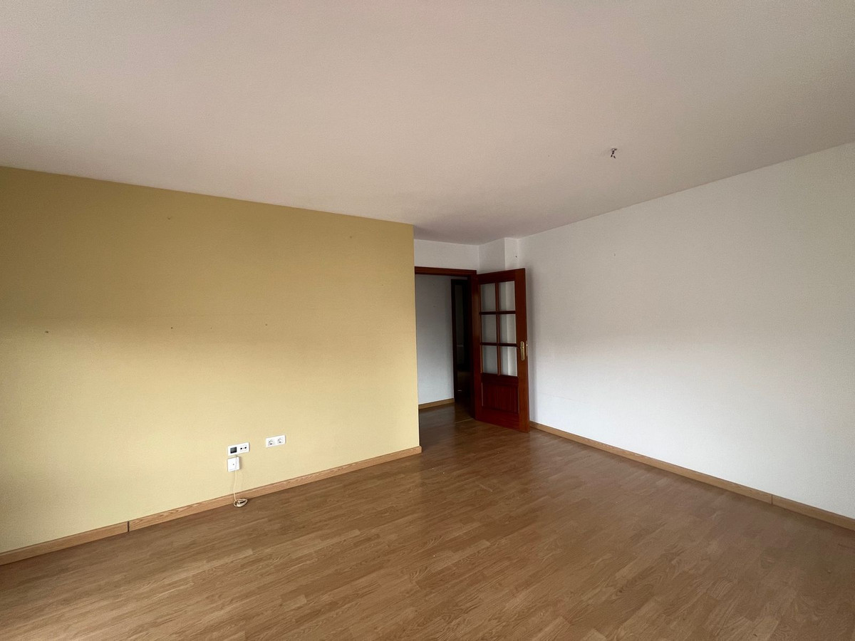 4 Bed Apartment for sale in Estepona Costa Del Sol, Málaga, Spain