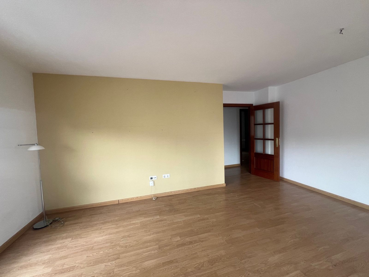 4 Bed Apartment for sale in Estepona Costa Del Sol, Málaga, Spain
