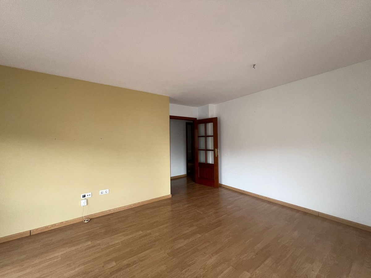 4 Bed Apartment for sale in Estepona Costa Del Sol, Málaga, Spain