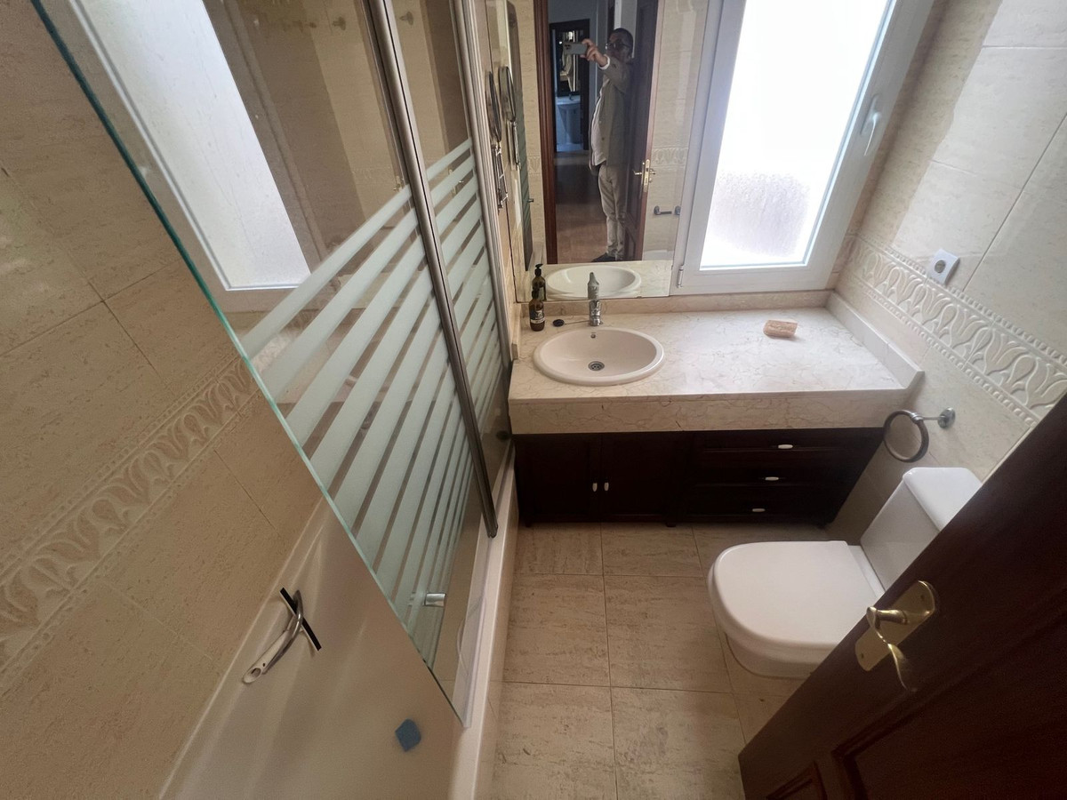 4 Bed Apartment for sale in Estepona Costa Del Sol, Málaga, Spain
