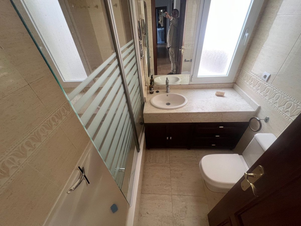 4 Bed Apartment for sale in Estepona Costa Del Sol, Málaga, Spain