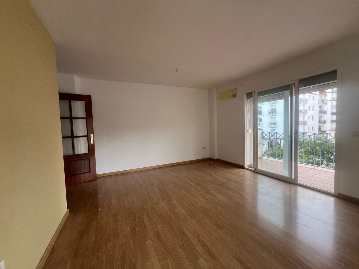4 Bed Apartment for sale in Estepona Costa Del Sol, Málaga, Spain