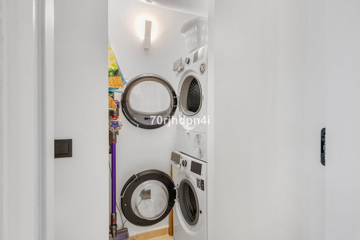 3 Bed Apartment for sale in Estepona Costa Del Sol, Málaga, Spain