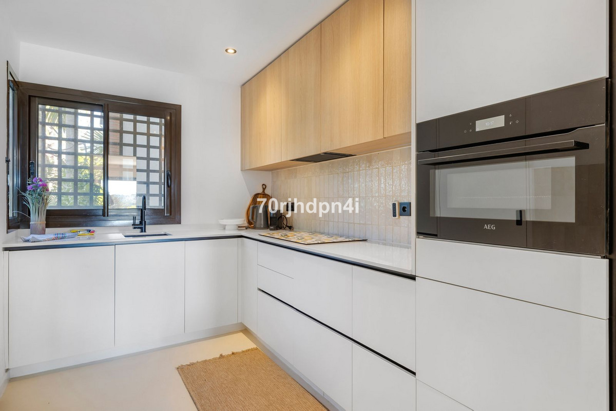 3 Bed Apartment for sale in Estepona Costa Del Sol, Málaga, Spain