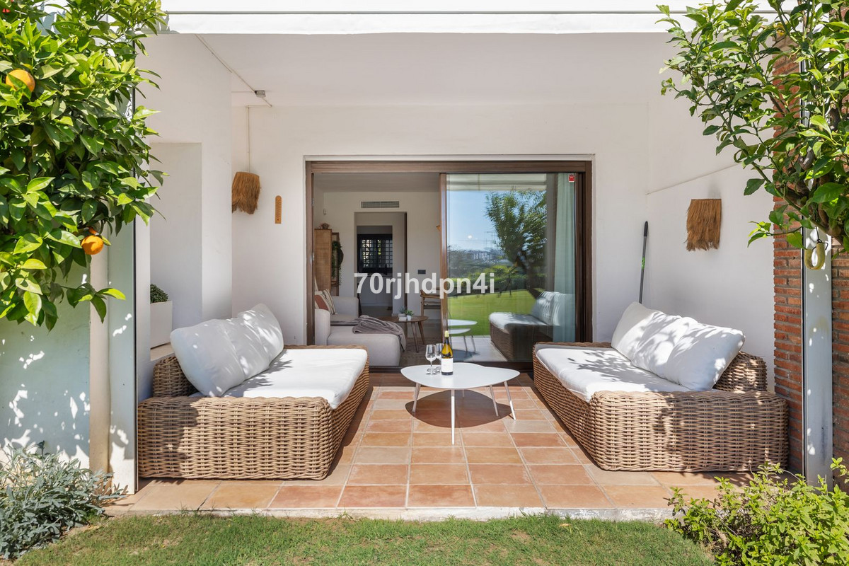 3 Bed Apartment for sale in Estepona Costa Del Sol, Málaga, Spain