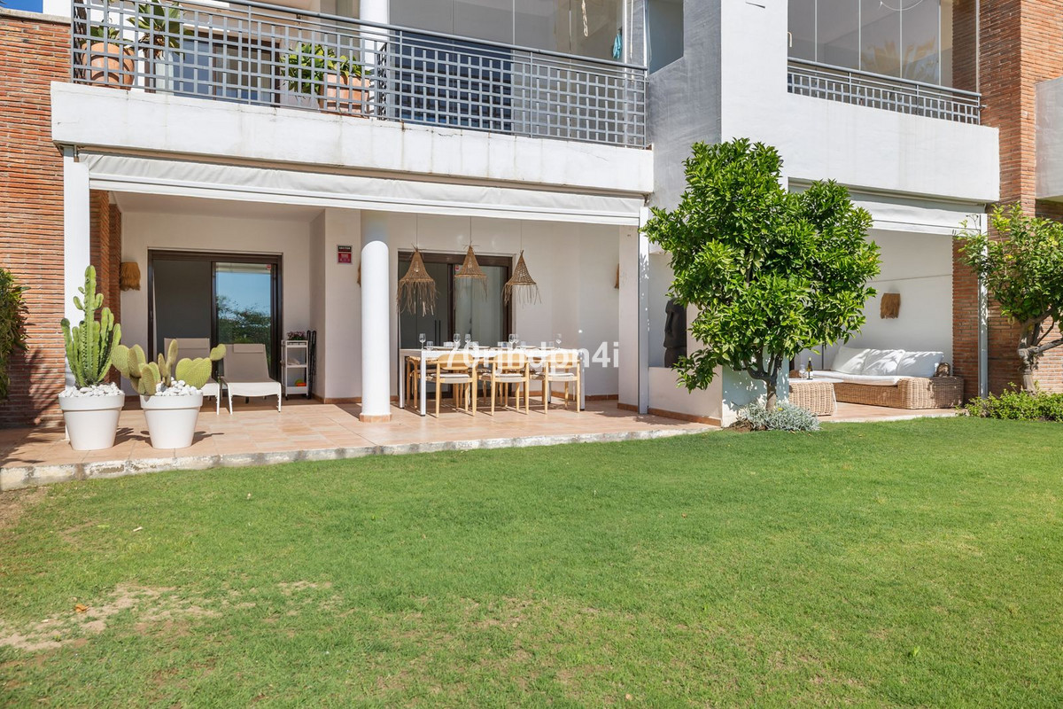 3 Bed Apartment for sale in Estepona Costa Del Sol, Málaga, Spain