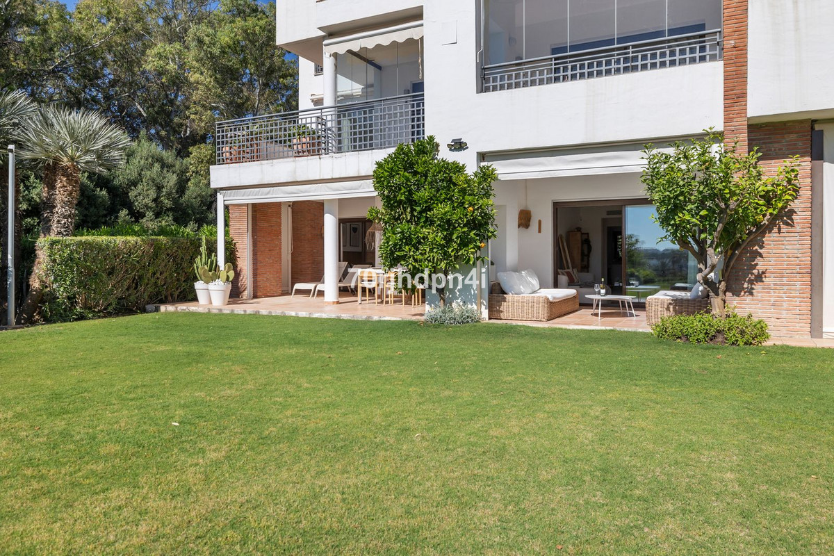 3 Bed Apartment for sale in Estepona Costa Del Sol, Málaga, Spain
