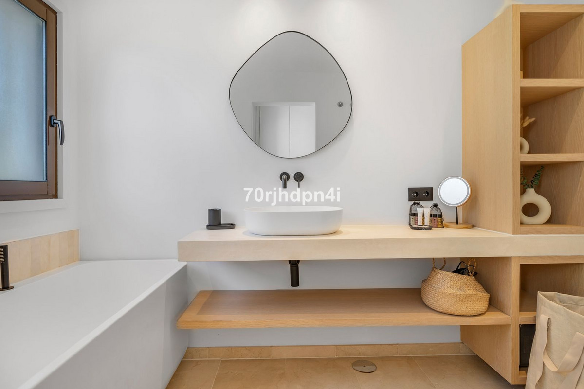 3 Bed Apartment for sale in Estepona Costa Del Sol, Málaga, Spain