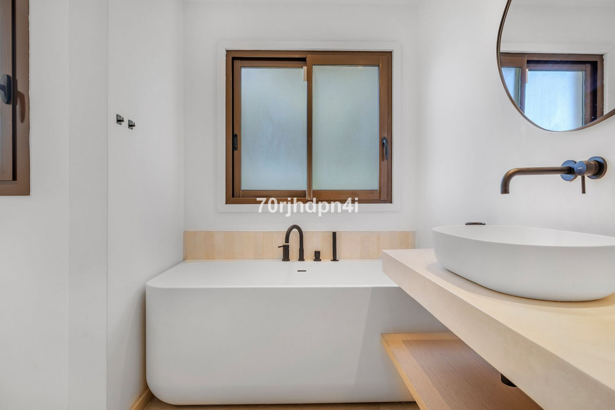 3 Bed Apartment for sale in Estepona Costa Del Sol, Málaga, Spain