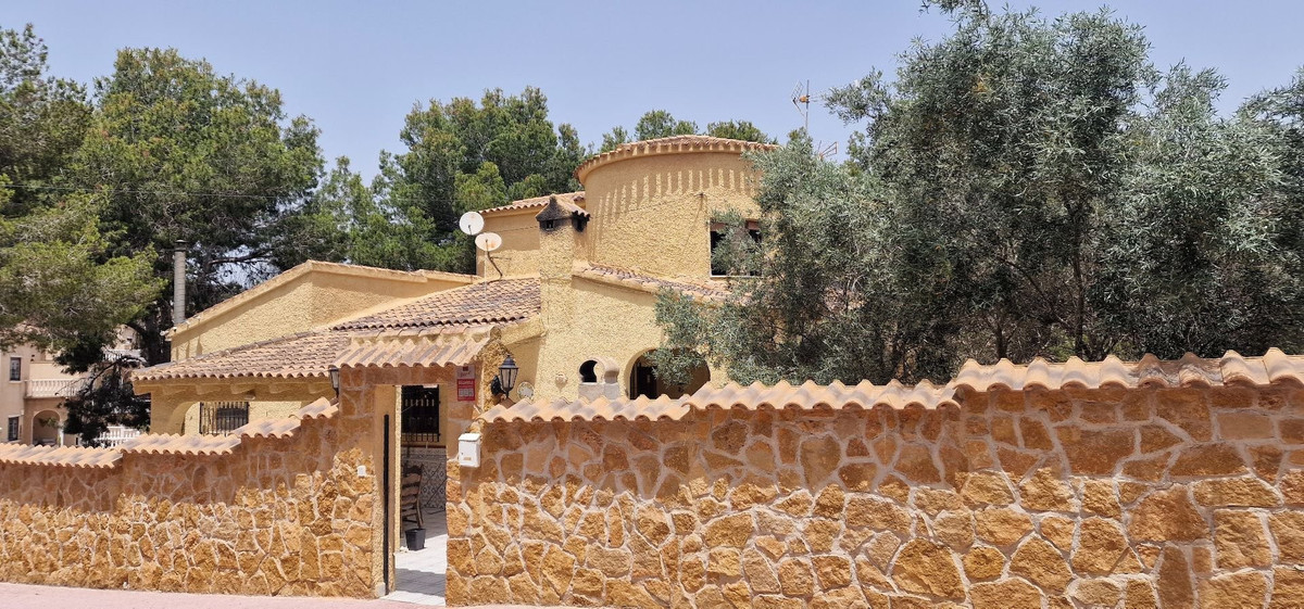 6 Bed Townhouse for sale in Orihuela Costa Blanca, Alicante, Spain