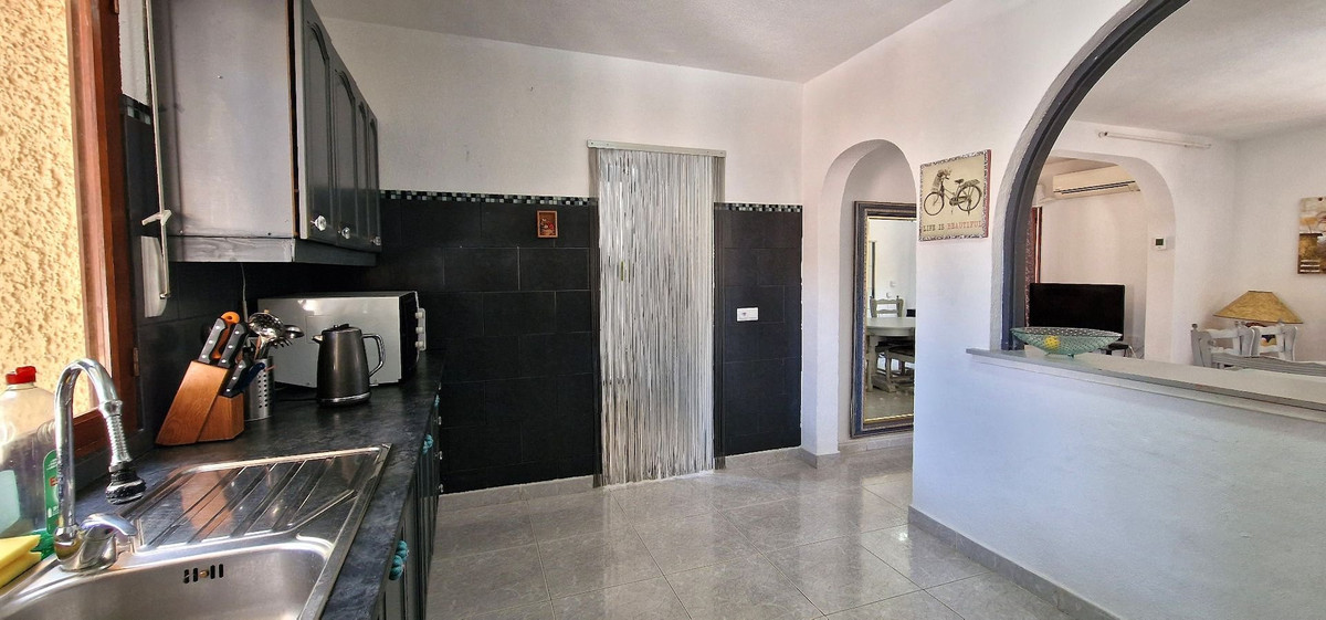 Se vende Villa - Chalet de 6 dormitorios en Costa Blanca, Alicante, España