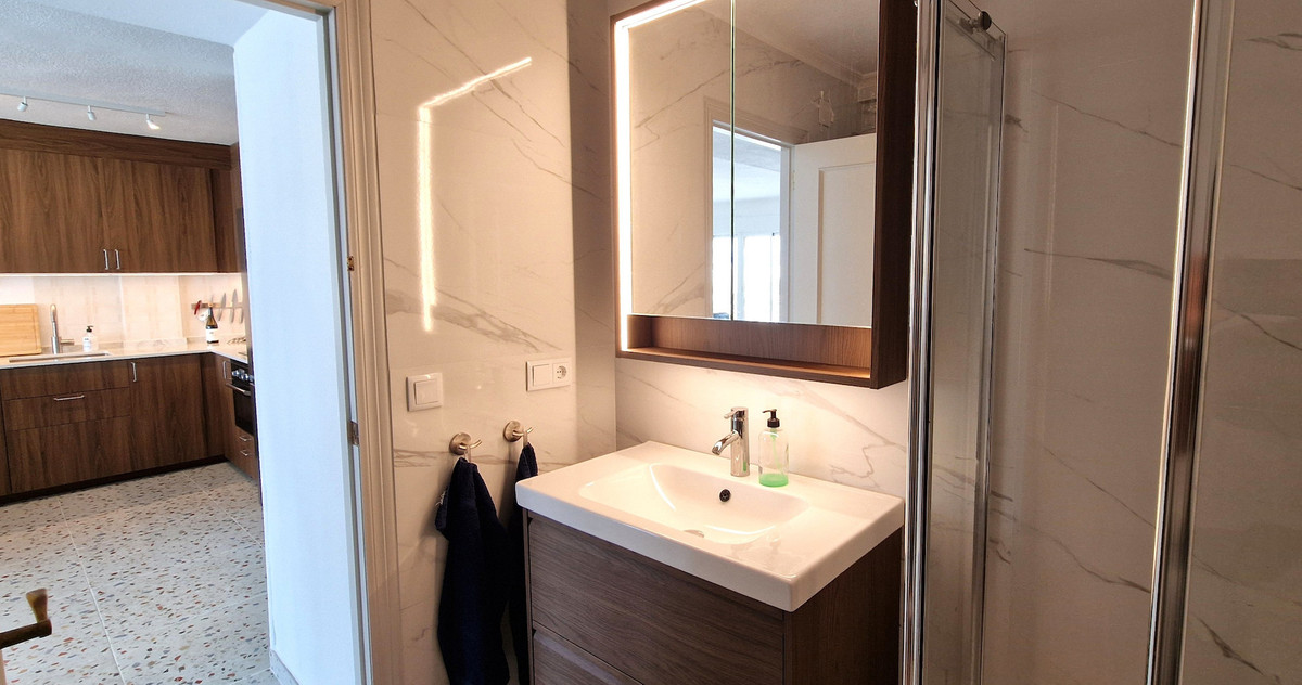 Se vende Apartamento Planta Media de 2 dormitorios en Costa Blanca, Alicante, España